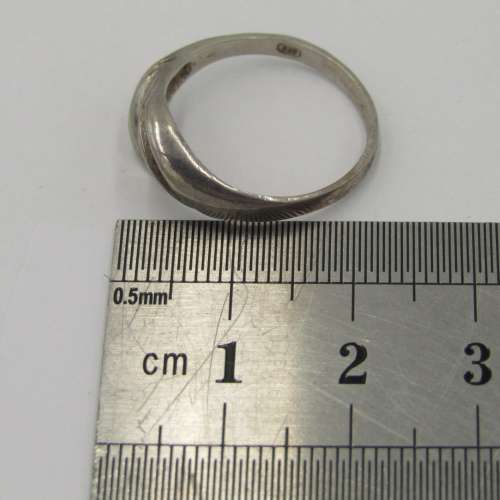 Vintage Sterling silver ring - weighs 2,0g - size O