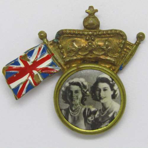 Pair of 1947 Royal Visit South Africa pin badges with different photos - Old SA flag removed