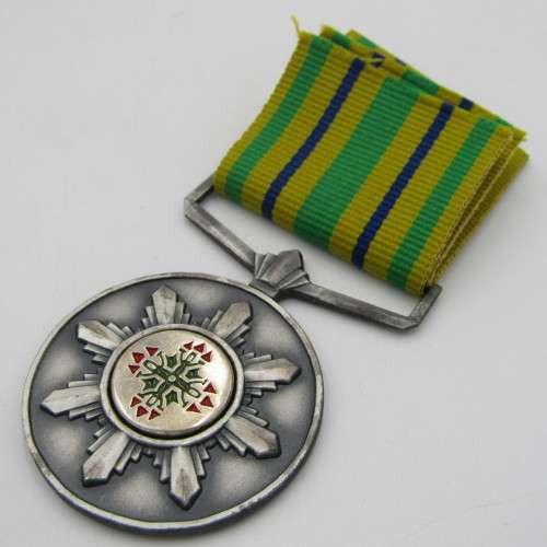 SA Police Silver Faithful service medal issued to JE Knoetze 64001 8 AO V