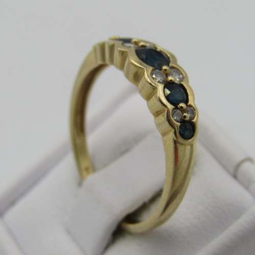 18kt Yellow Sapphire and diamonds ring - 5 Sapphires set between 8 diamonds