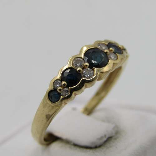 18kt Yellow Sapphire and diamonds ring - 5 Sapphires set between 8 diamonds