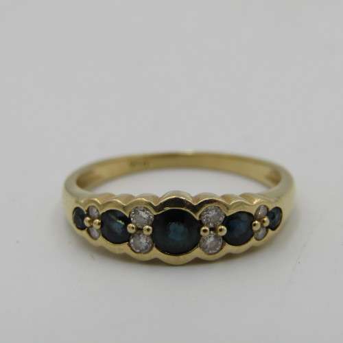 18kt Yellow Sapphire and diamonds ring - 5 Sapphires set between 8 diamonds
