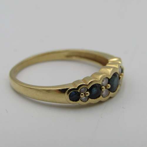 18kt Yellow Sapphire and diamonds ring - 5 Sapphires set between 8 diamonds