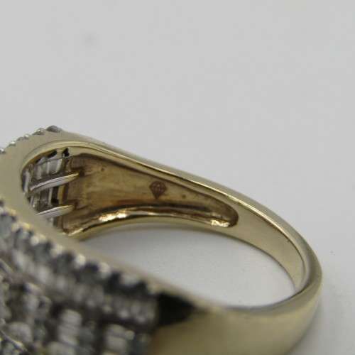 9kt Yellow gold diamond ring with 52 round and 66 baguette diamonds
