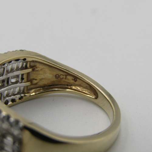 9kt Yellow gold diamond ring with 52 round and 66 baguette diamonds