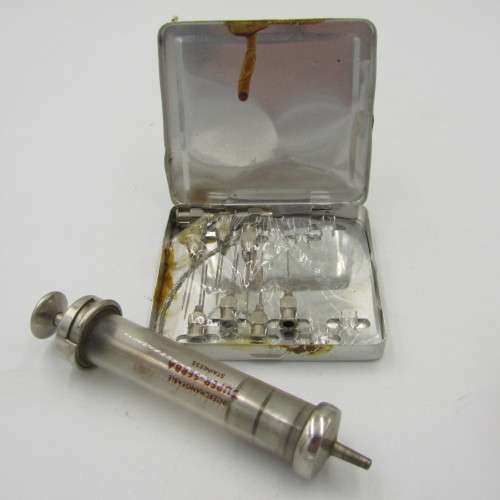 Vintage Super-Serba glass syringe with needles