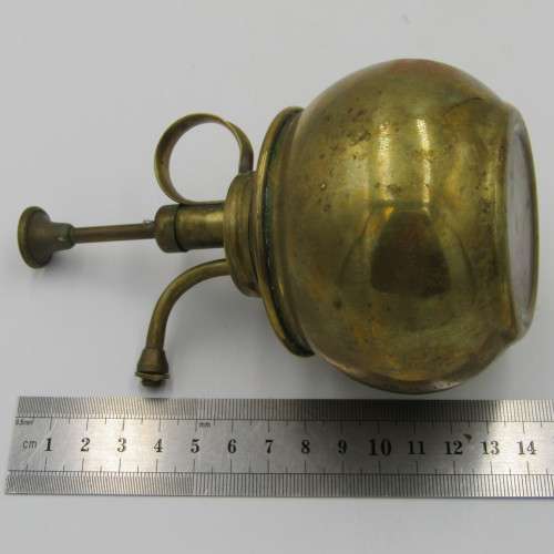 Vintage brass oilcan / sprayer with no nozzle