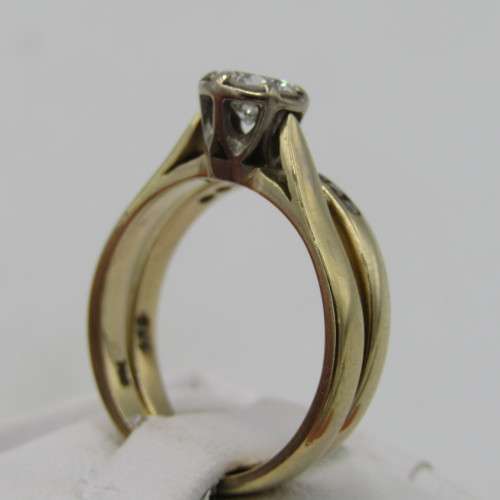 9kt Yellow Gold diamond ring wedding set with about 0,70ct diamond