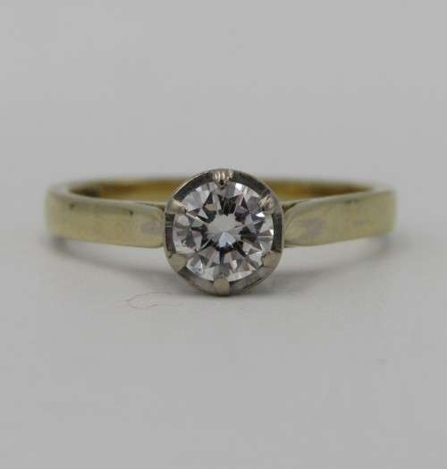 9kt Yellow Gold diamond ring wedding set with about 0,70ct diamond