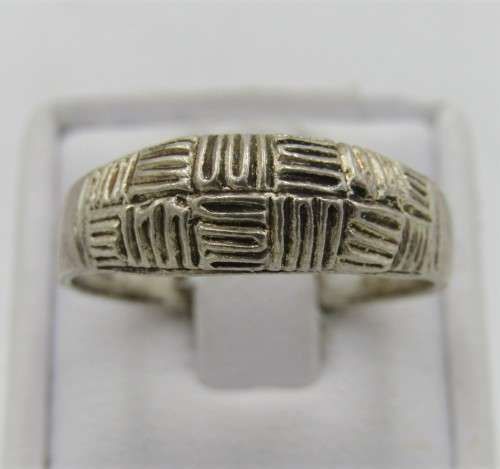 Vintage sterling silver ring - weighs 2,4g - size R 1/2
