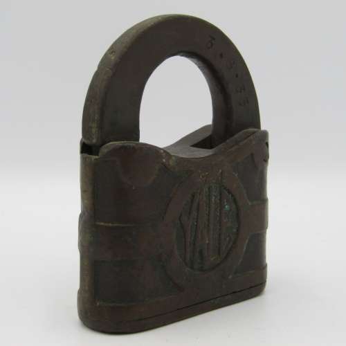 Vintage YALE padlock - medium sized - no key