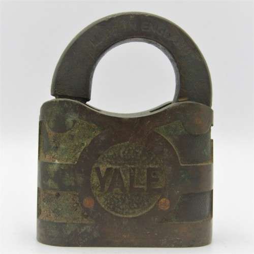 Vintage YALE padlock - no key