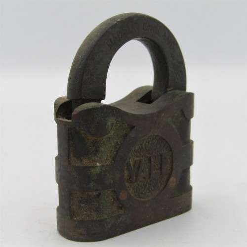 Vintage YALE padlock - no key