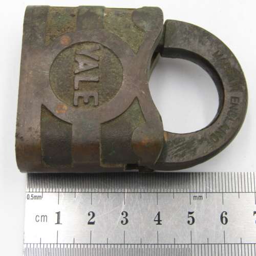 Vintage YALE padlock - no key