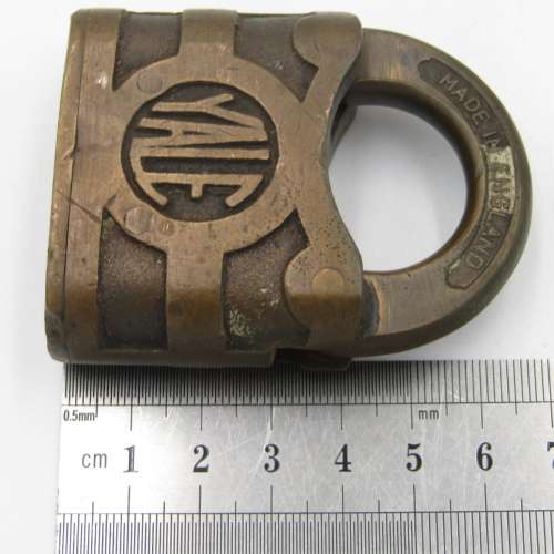 Vintage YALE padlock - no key