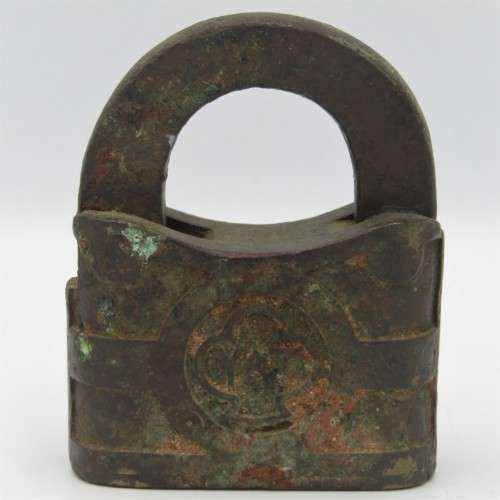 Vintage YALE padlock - medium sized - no key