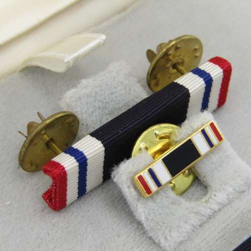 US Prisoner of War honorable service medal and ribbon bars in original box