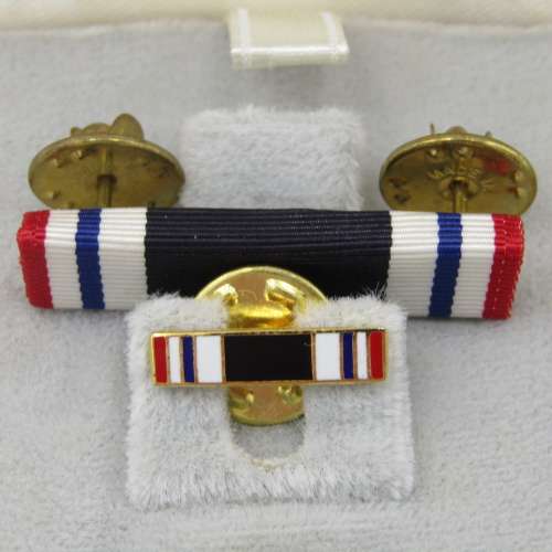 US Prisoner of War honorable service medal and ribbon bars in original box