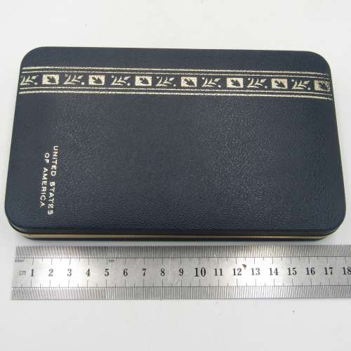 US Prisoner of War honorable service medal and ribbon bars in original box