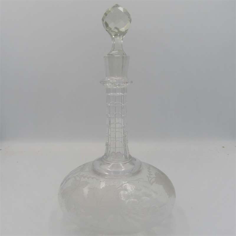 Beautiful vintage Sherry decanter with lid - chipped at rim