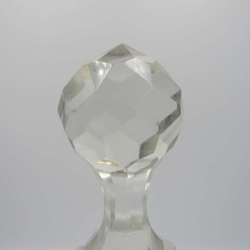 Beautiful vintage Sherry decanter with lid - chipped at rim