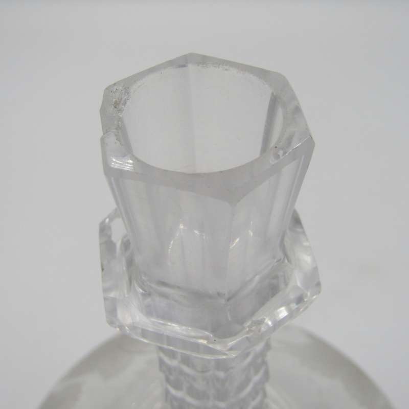 Beautiful vintage Sherry decanter with lid - chipped at rim