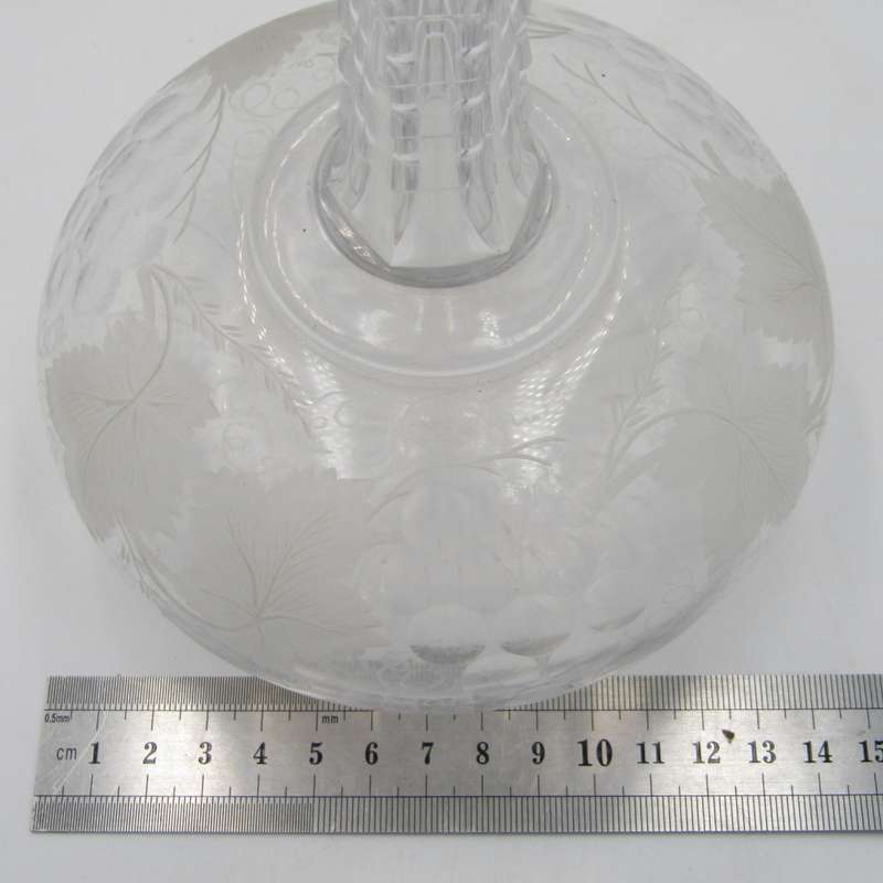 Beautiful vintage Sherry decanter with lid - chipped at rim