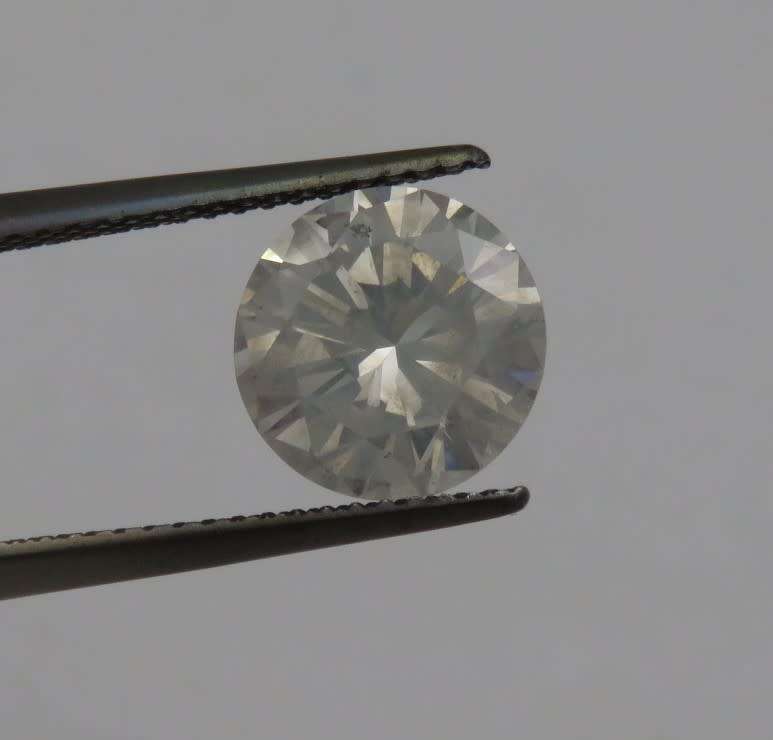 Natural Round Brilliant diamond of 2,725ct with GEMLAB certificate - colour N, I3