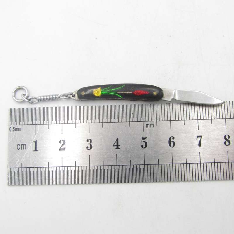 Vintage miniature keychain pocket knife with water plant design - 3 cm long