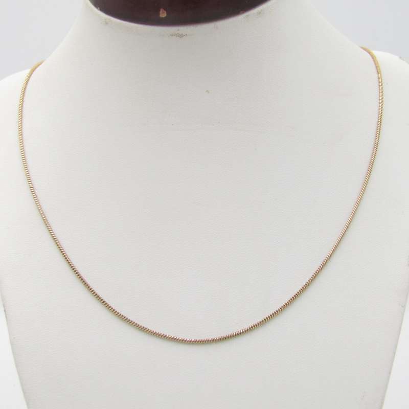9kt Yellow gold snake chain necklace - weighs 2,7 grams - length 52 cm