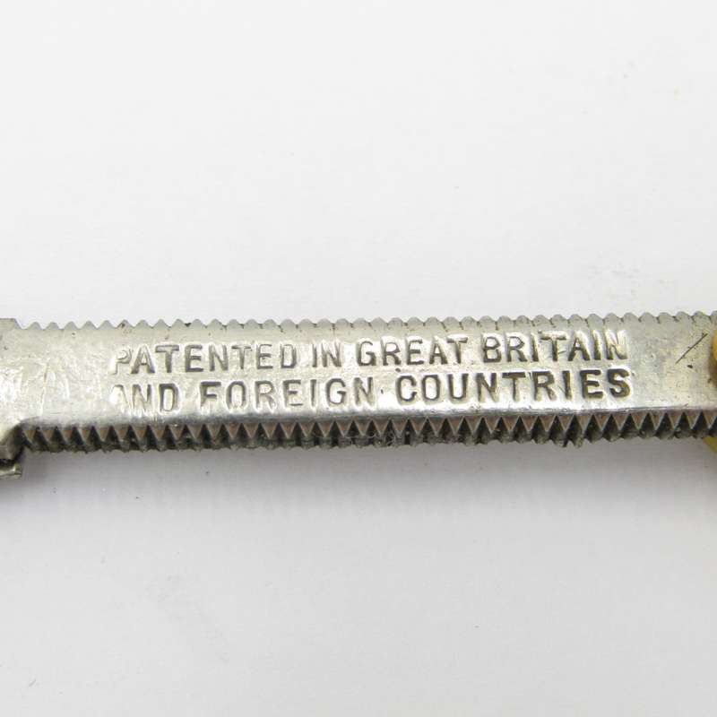 Vintage cut throat straight razor with disposable blade