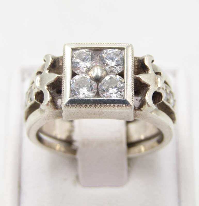 Ring in sterling silver with 10 Cubic Zirconias weight 7,8 g - Size M