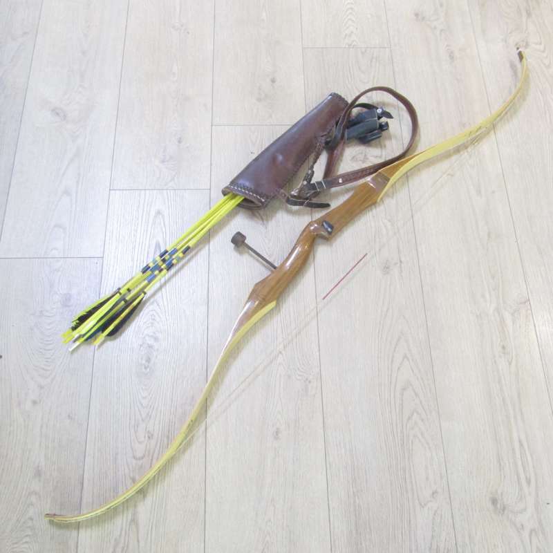 AMF Wing SlimLine Corsair recurve bow with Quiver and arrows