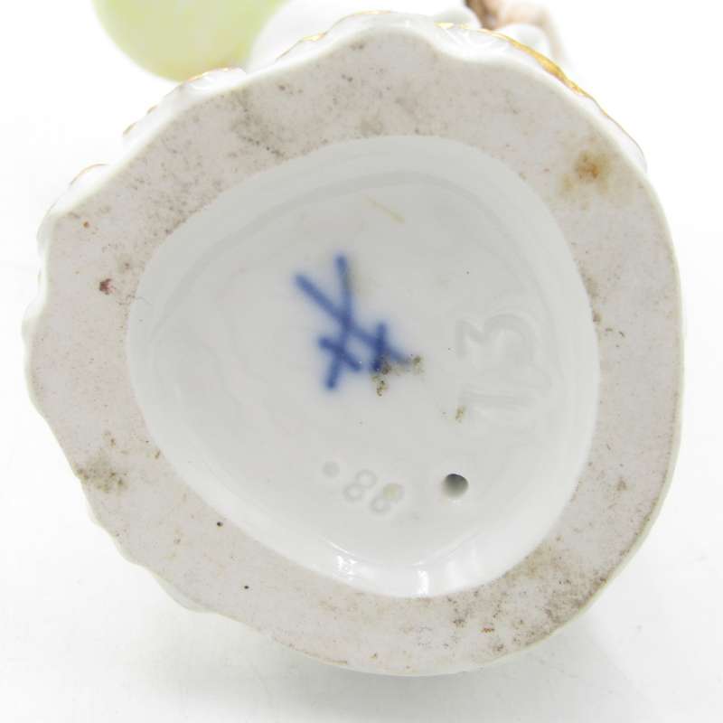 Antique Meissen porcelain figurine of lady with bread basket - small paint chip on bread - 14 cm
