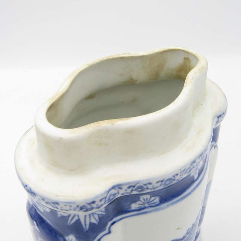 Antique Chinese blue and white porcelain tea caddy jar with lid
