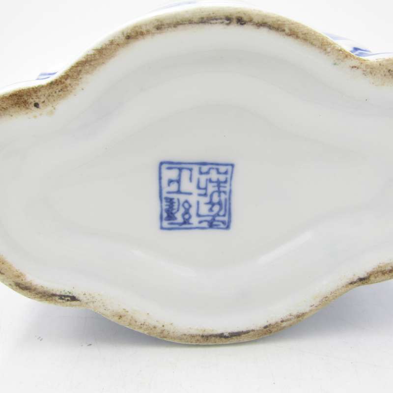 Antique Chinese blue and white porcelain tea caddy jar with lid