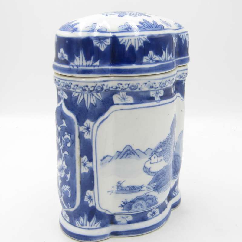 Antique Chinese blue and white porcelain tea caddy jar with lid