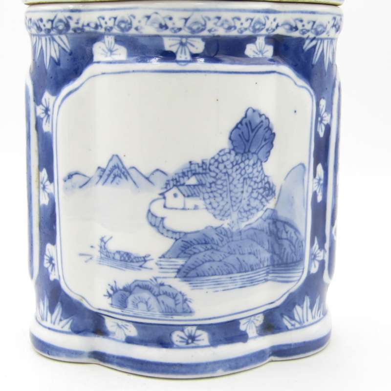 Antique Chinese blue and white porcelain tea caddy jar with lid