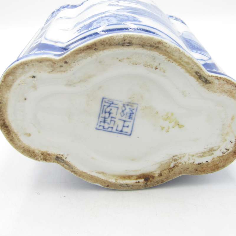 Antique Chinese blue and white porcelain tea caddy jar with lid