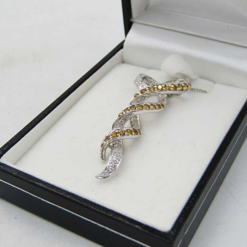 18kt White gold pendant with diamonds and yellow sapphires with 9kt white gold necklace