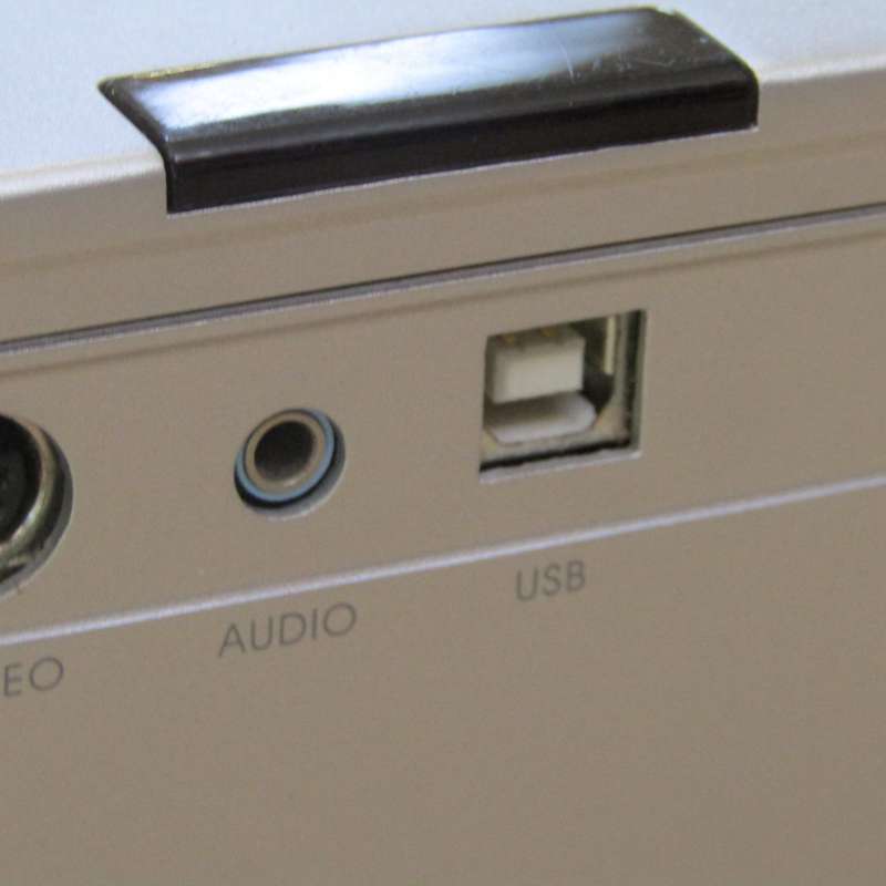 LG DS 125 Projector in bang with cables - working