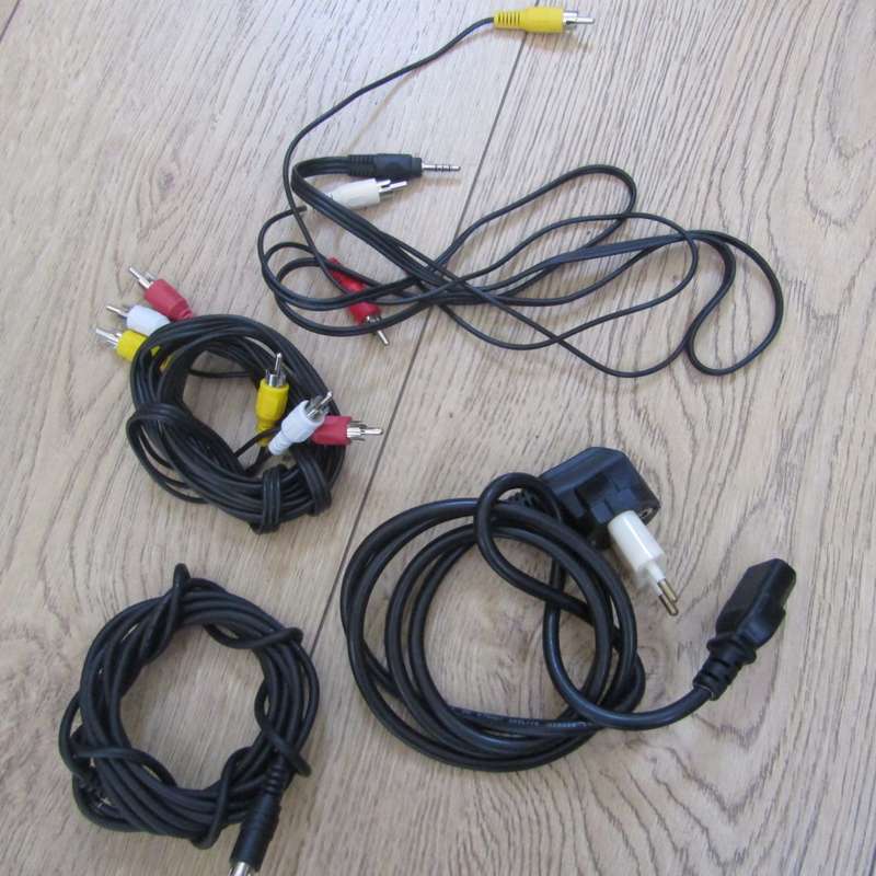 LG DS 125 Projector in bang with cables - working