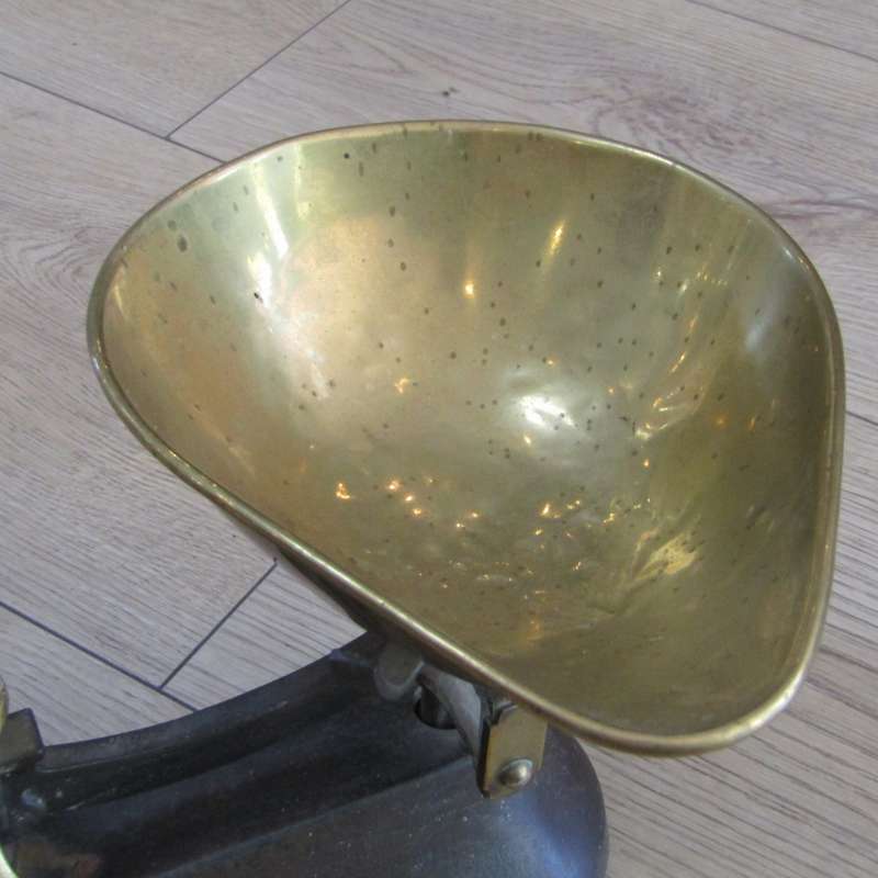 Antique brass and iron 2 lbs grocer balancing scale