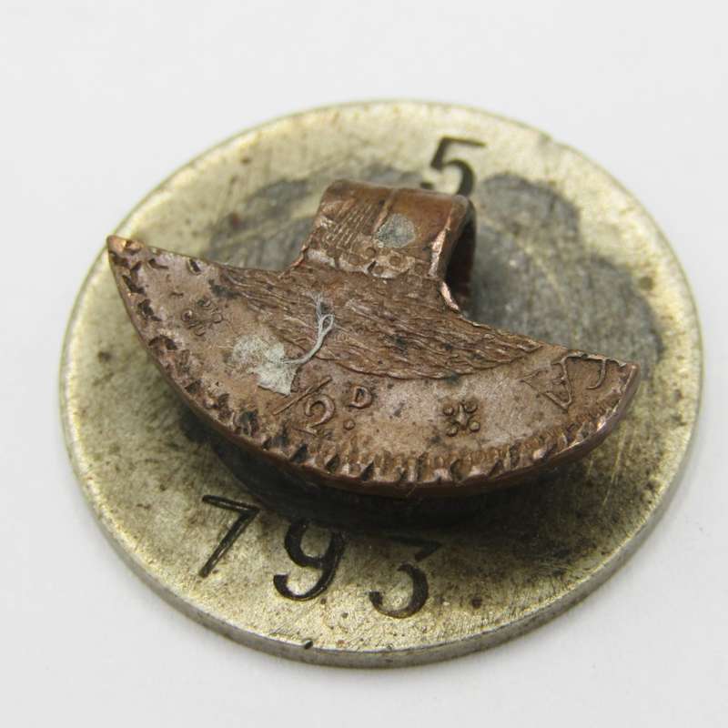 WW2 Loyal Service button no 5793