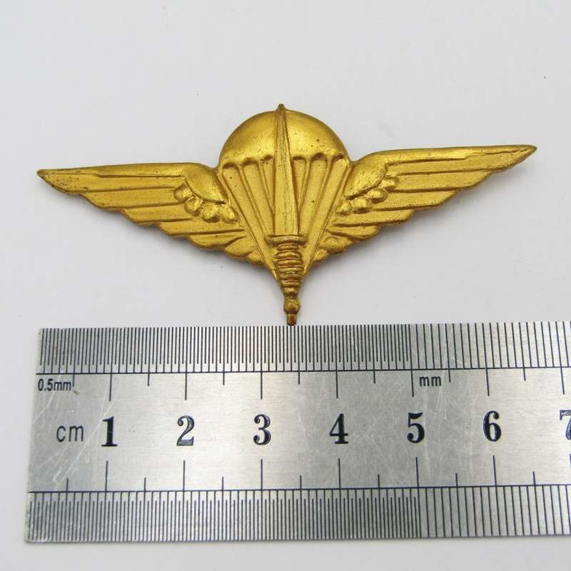 Belgium Para-Commando Parachutist beret badge