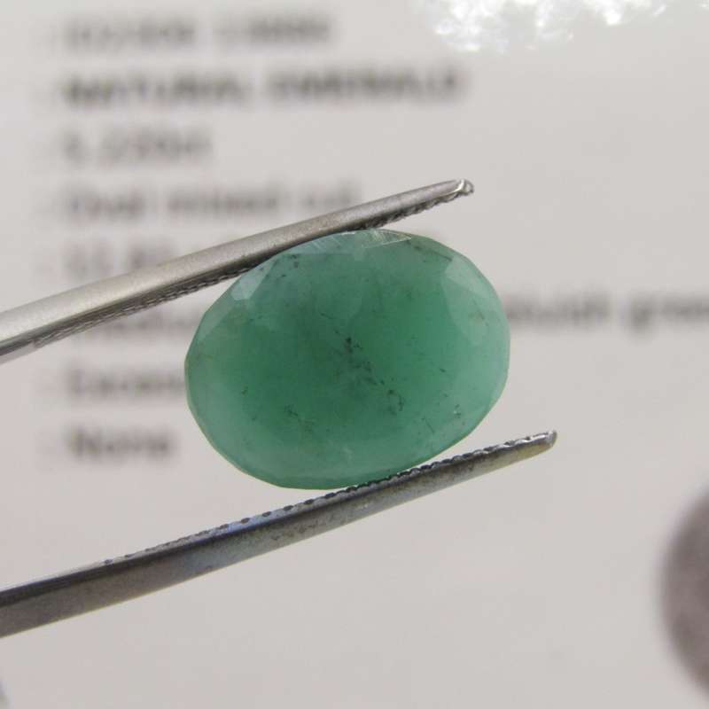 Natural Emerald of 5,22 carat oval mixed cut Medium toned slight bluish green