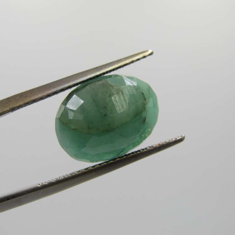 Natural Emerald of 5,22 carat oval mixed cut Medium toned slight bluish green