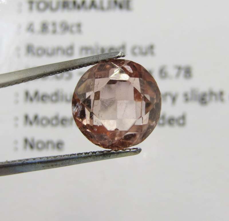Tourmaline of 4,8 carat - Round mixed cut - very slight orangey pink with Gemlab certificate