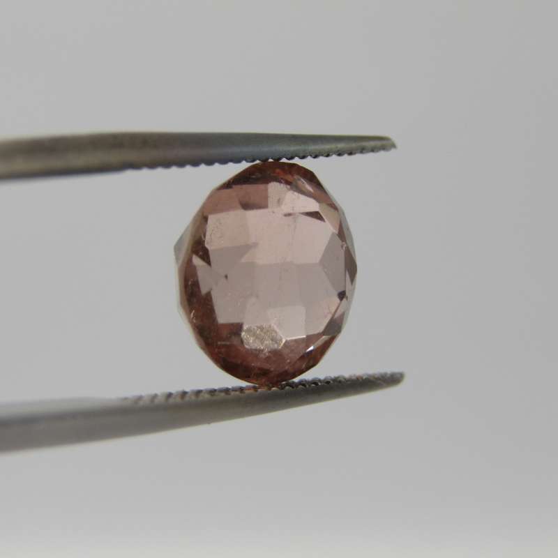 Tourmaline of 4,8 carat - Round mixed cut - very slight orangey pink with Gemlab certificate