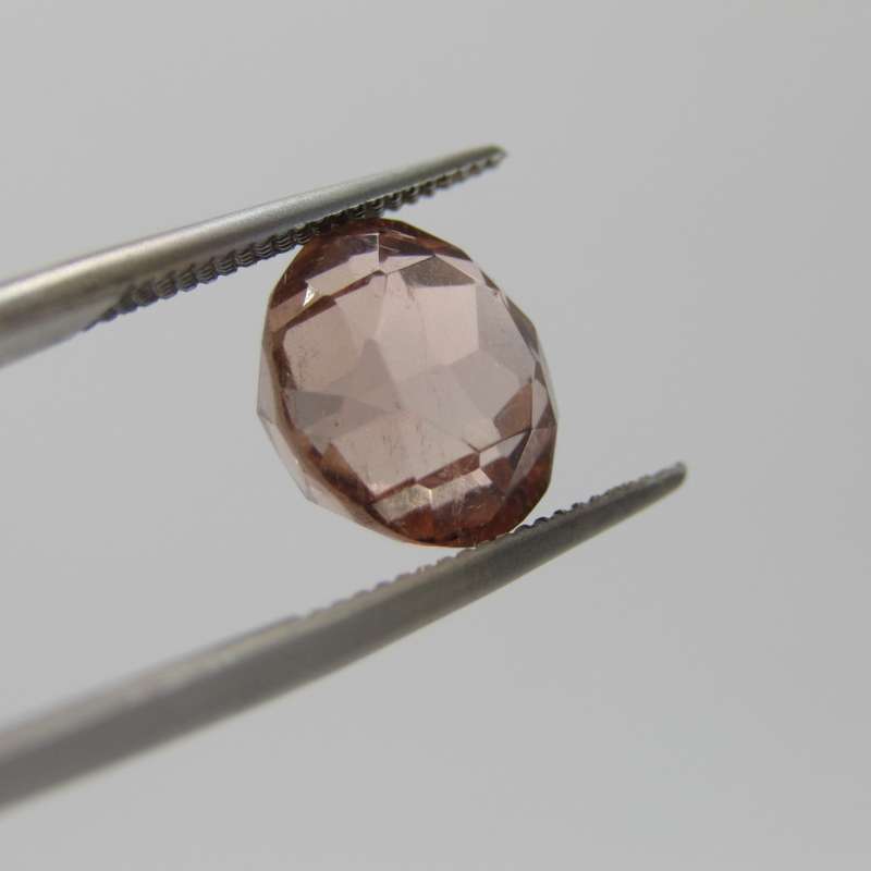 Tourmaline of 4,8 carat - Round mixed cut - very slight orangey pink with Gemlab certificate